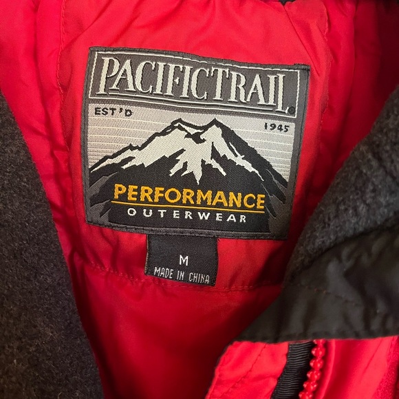 !CLEARANCE! Pacific Trail Red Ski Jacket Women’s Medium Performance Coat - Picture 3 of 3